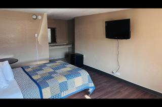Hallmark Inn By OYO Fort Wayne - 8