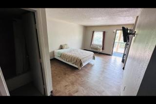 Hallmark Inn By OYO Fort Wayne - 1