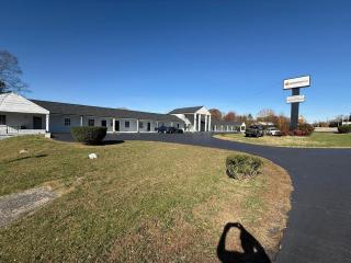 OYO Hotel Economy Inn US-29 Danville - Danville - 0