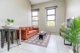 Cozy City Oasis with Fast Wifi, Parking, Cinema & 5 min from Mall - 8