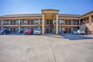 Moulton Inn & Suites By OYO Near Shiner TX - - 8