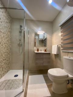 New 3 Bed Apt with Communal Pool - 8