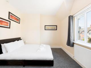 Pass the Keys Central 3 Bed House in Stratford Upon Avon - Leamington Spa - 6