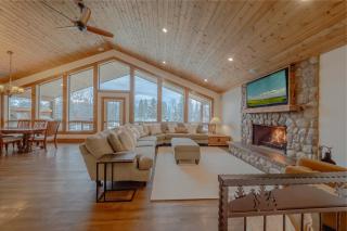 Flathead River Retreat Fit For 15 - Columbia Falls - 1