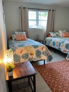 Coastal Home,Walk,Bike to Beach,Large fenced yard, Large driveway - 7