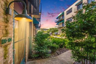 Downtown & Waterfront 2BDR Condo in Grand Haven 110 - 1