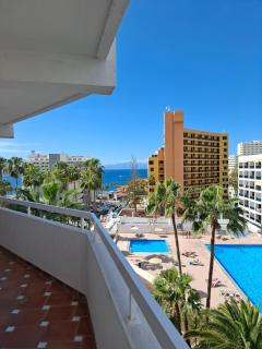 Under the palm - Playa de las Americas - 9
