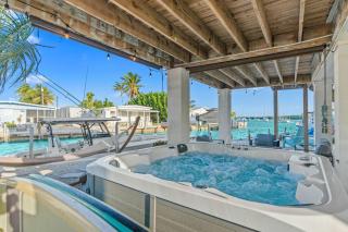 Mermaid Manor Waterfront Haven Hot Tub Dock - Marathon - 1