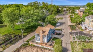 My Blue Haven Lake View 4BDR Cottage in Grand Haven - 3