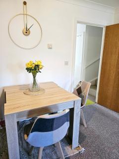 Cozy Home Away from Home with London & Gatwick Airport Nearby - Redhill - 8
