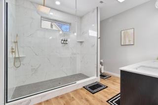 Modern 3BD Retreat Downtwn Indy - 6