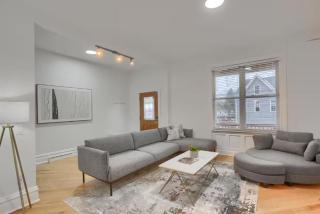 Modern &Spacious 4BD House in Pittsburgh with Parking - Pittsburgh - 0