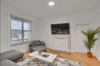 Modern &Spacious 4BD House in Pittsburgh with Parking - Pittsburgh - 1