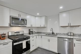 Stylish and Central 3BD Home Pittsburgh North Side - Pittsburgh - 1