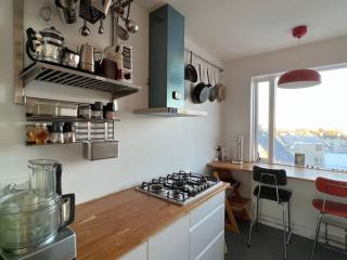 Sunny and cozy downtown apartment - Reykjavik - 9