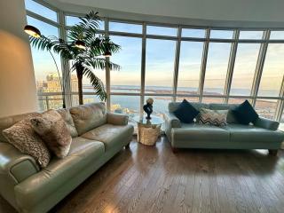 Two Storey Penthouse with 2 Parkings and Lake & City Views - 0