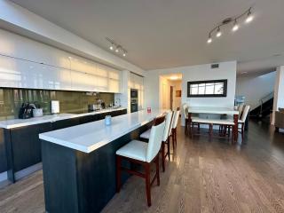 Two Storey Penthouse with 2 Parkings and Lake & City Views - 5