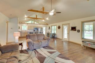 Bullfrog Bluff Mountain View Cabin with Deck! - 6