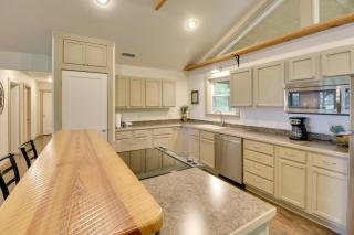 Bullfrog Bluff Mountain View Cabin with Deck! - 3