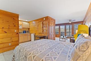 Suite at Dollywood Lane - Pigeon Forge - 3