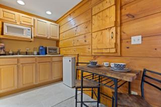 Suite at Dollywood Lane - Pigeon Forge - 2