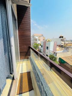 Sleek & Stylish Urban Retreat - Indore - 5