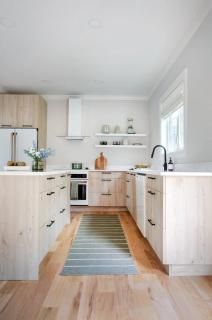 Lakeview Villa with Private Hot Tub, Firepit & Breathtaking Cliff Views - 8