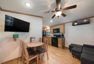 Moody Beach Camping Resort Cottage - Two Bedroom Deluxe - Wells - 9