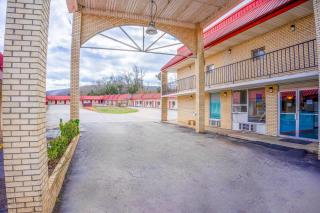 Ozark Junction mountain view by OYO - Mountain View - 5