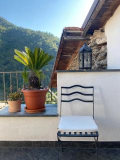 Iconic Italian Townhouse w Rooftop Terrace & Mountain View, Pigna - Pigna - 9