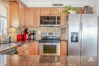 BEACHFRONT - Huge, 3BDR-2BA condo Sleeps 10 people, Great for Groups - Destin - 9