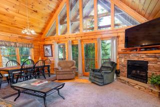 Hot Tub and Game Room Log Cabin 2 Mi to Ripleys! - Gatlinburg - 8