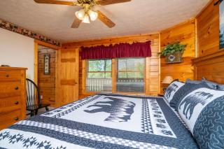 Hot Tub and Game Room Log Cabin 2 Mi to Ripleys! - Gatlinburg - 1