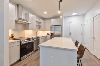 Luxury Apt with Rooftop Terrace and Pool - 6