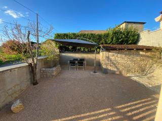 Petite maison en pierre au calme avec extérieur - 2