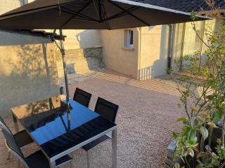 Petite maison en pierre au calme avec extérieur - 1