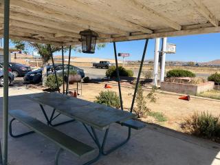 Carl's Motel - Rosamond - 7