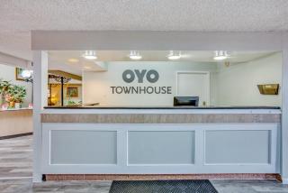 OYO Townhouse Tulsa Woodland Hills - Tulsa - 8