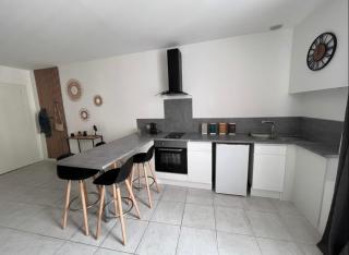 Joli appart climatisé sur Place de la Mairie - 5