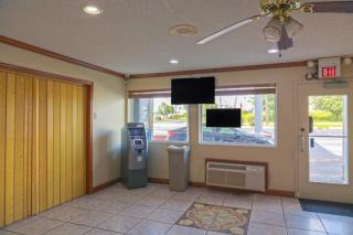 Economy Inn By OYO Ashburn - 1