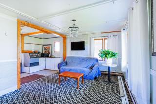 Country Hearth Inn & Suites By OYO Sturgis - Sturgis - 1