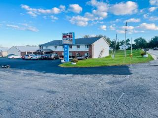 Villa Inn Motel Near Hwy 12 WI Capital O - Fort Atkinson - 0