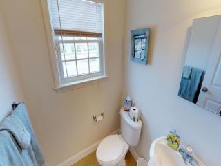 Roof-Top Deck With Ocean Bay Views, Single Family, Beach Badges, Private Yard, Ping Pong And Pool Table, Wifi, 1 Block From Ocean 1,5 Blocks To Bay, - Ship Bottom - 3