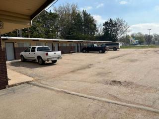 Love Hotels Western Holiday by OYO at Harlan Lake NE - Alma - 2