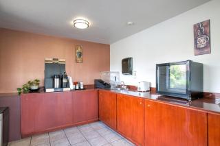 OYO Woodland Hotel and Suites - Woodland - 3