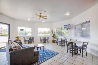 OYO Woodland Hotel and Suites - Woodland - 1