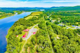 Love Hotels St John River by OYO at Fort Kent ME - 4