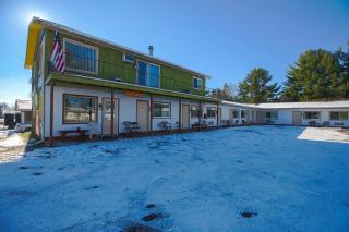 Love Hotels Tomahawk by OYO at Lake Mohawksin WI - Tomahawk - 0