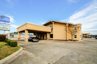 Cypress Inn & Suites Washington by OYO - Chocowinity - 0