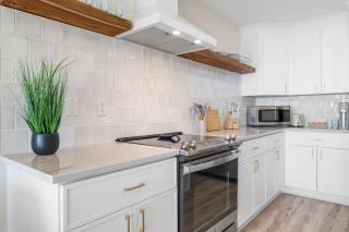 Ocean Breeze Oasis Oceanfront Condo Pool & Elevator - Carolina Beach - 8